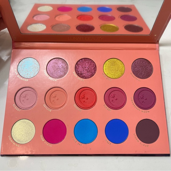 Lunar Beauty Strawberry Dream Eyeshadow Palette - Picture 3 of 4